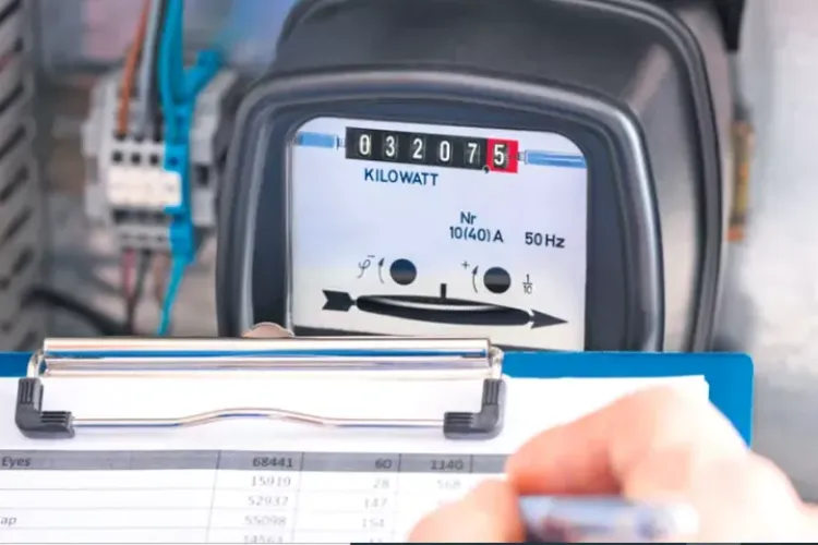 Compensările la curent ar trebui să țină cont de veniturile românilor. La ce concluzie a ajuns Guvernul 