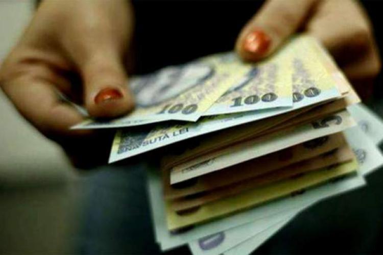 O tânără din Oradea a furat banii din donaţiile a sute de oameni. Prezenta cazuri sociale reale ca să-i impresioneze