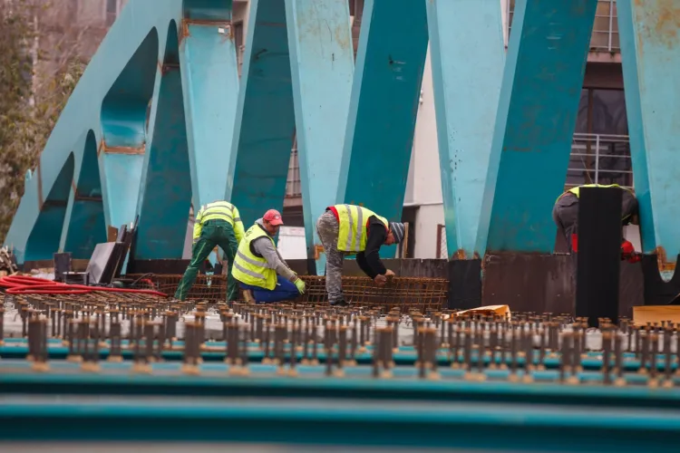 Podul Porțelanului va fi finalizat în acest an. Boc: Stadiul lucrărilor a ajuns la 70%, durata de viață a podului este de 100 de ani