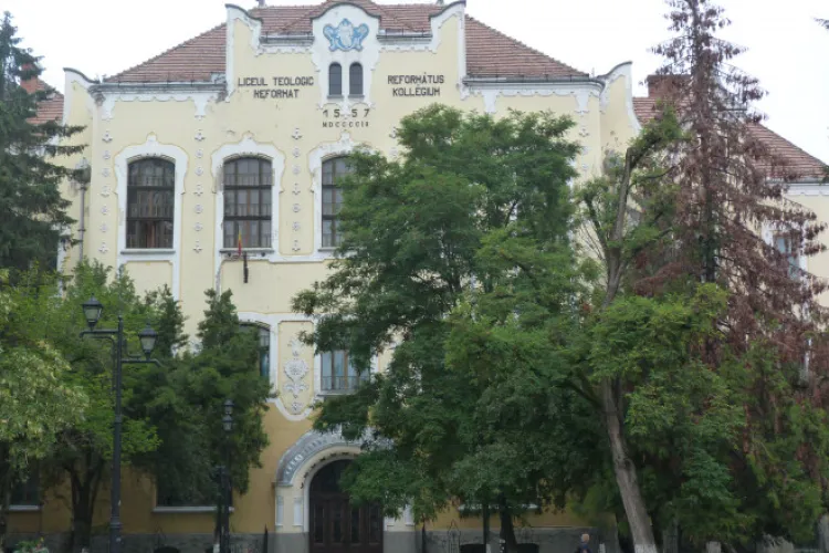 Doi elevi de 16 ani de la Colegiul Reformat din Târgu Mureş, înjunghiaţi la petrecerea de după balul bobocilor  