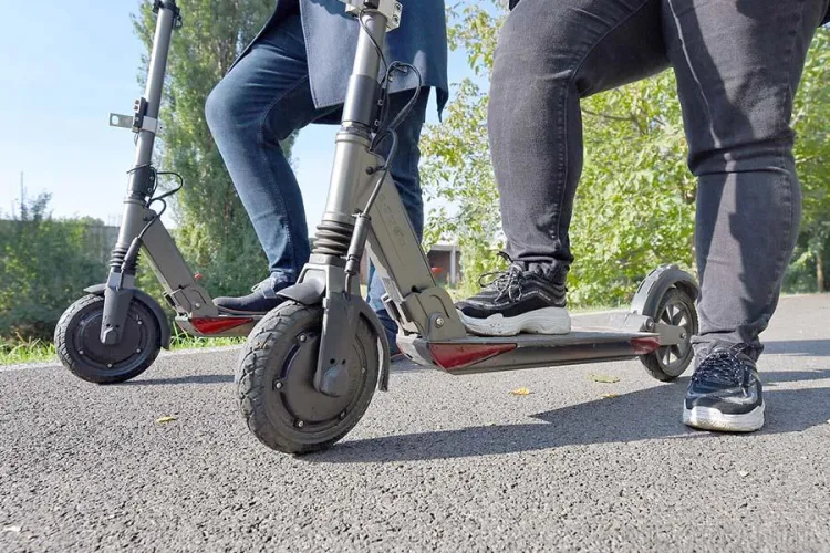 Propunere legislativă: Viteza trotinetelor să fie limitată la 15 km/oră