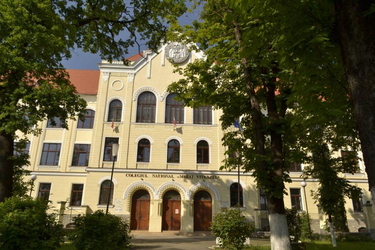 De ce solicită profesorii de la Colegiul Național ”Mihai Viteazu” Turda demisia directoarei Codruța Andreica
