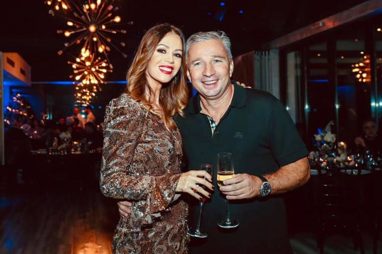 Ce frumoasă e soția lui Dan Petrescu! Adriana s-a pozat în Dubai - FOTO