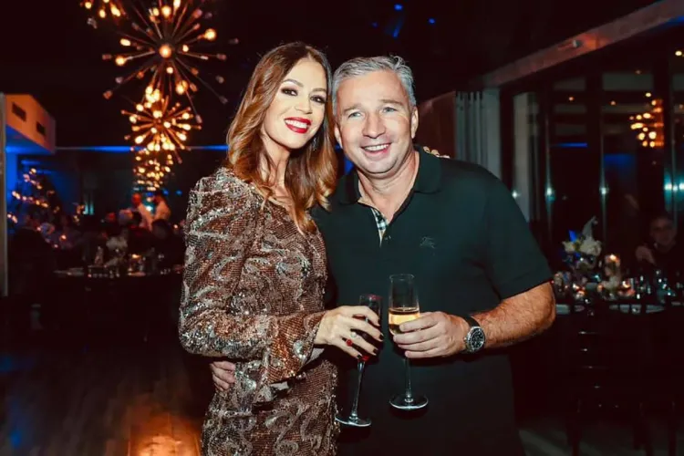 Ce frumoasă e soția lui Dan Petrescu! Adriana s-a pozat în Dubai - FOTO
