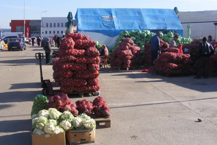 Un clujean reclamă la Protecția Consumatorilor că a fost furat la cântar în piața Dezmir 