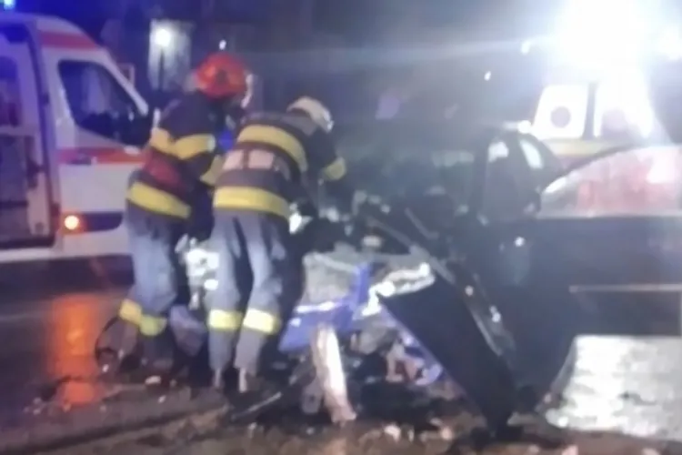 Accident la Cășeiu! Trei persoane au ajuns la spital, după ce două mașini s-au lovit frontal