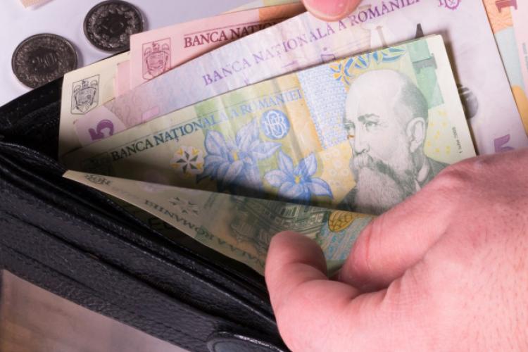 Salariul minim brut ar putea crește la 3.000 de lei. Cât câștigă statul din munca fiecărui român plătit cu salariul minim