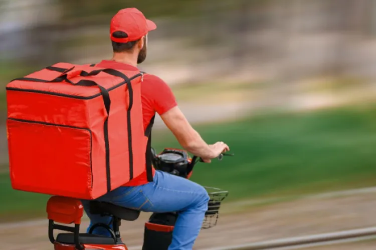 Curier agresat de un șofer în Florești. A oprit traficul pentru a-l pune la punct - VIDEO