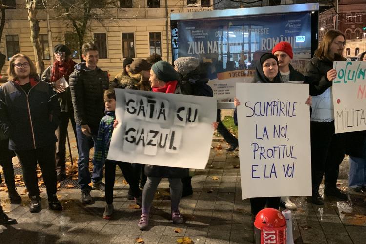 “E scump totul, nu vă mai dăm votul!” - Protest firav la Cluj față de viața tot mai scumpă - VIDEO