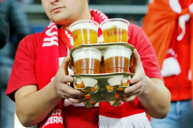 Cine va primi toată berea interzisă pe stadioanele din Qatar