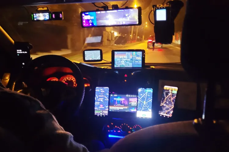 Taxiul SF din Cluj! Client: ”Pe Lună, vă rog! Scuze, pe strada Lunii!” - FOTO