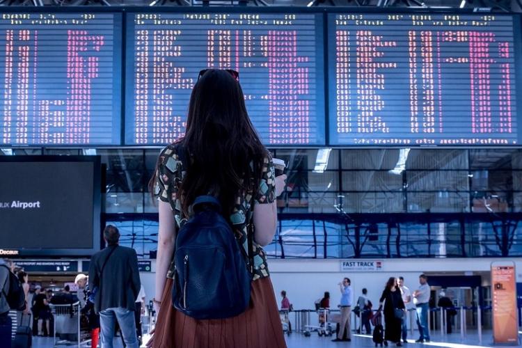 Românii cumpără deja pachete cu zbor charter pentru Turcia, Grecia şi Spania pentru 2023