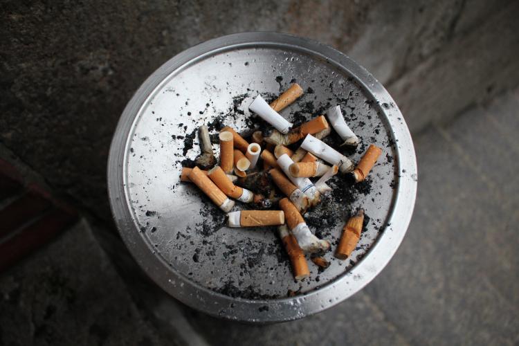 Vârsta medie la care românii încep să fumeze este de 18 ani. Câți încep să fumeze înainte să împlinească 14 ani