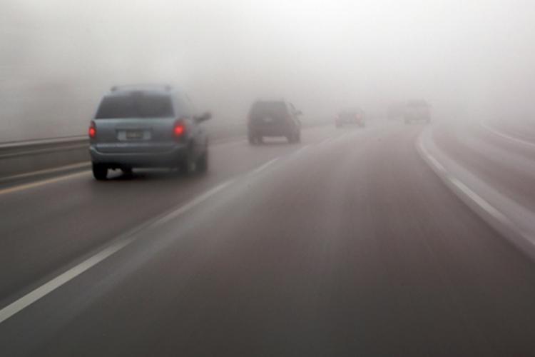 Ceață densă în județul Cluj! Vizibilitatea pe unele drumuri este sub 50 de metri