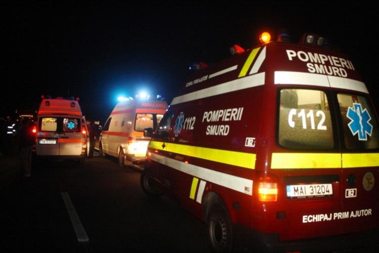 Trei minori transportați la spital, după ce șoferița unei mașini din Turda a pătruns pe sensul opus de mers