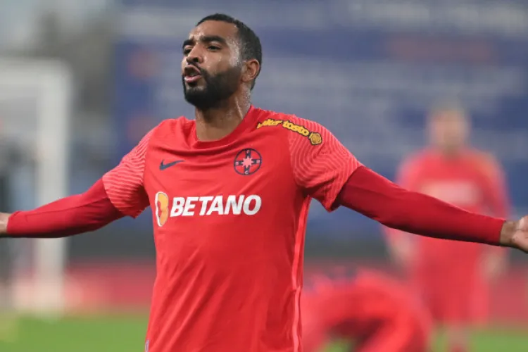 Becali a luat foc! Billel Omrani a petrecut la un club de fițe din alături de alți doi jucători de la FCSB