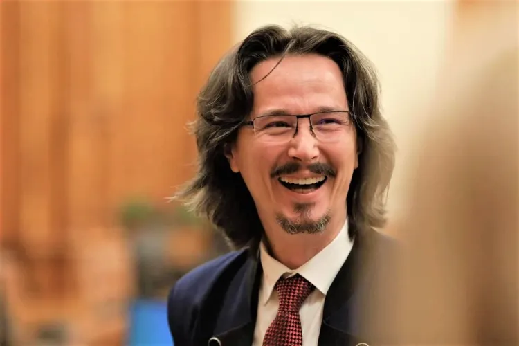 FOTO - Exclus din magistratura din România, fostul judecător Cristi Danileț a primit cetățenia Republicii Moldova