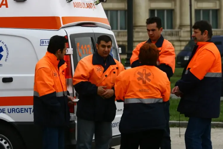 Protest în rândul ambulanțierilor din țară: Mașinile sunt vechi și pun în pericol pacienţii şi echipajele medicale. „Așa nu se mai poate”
