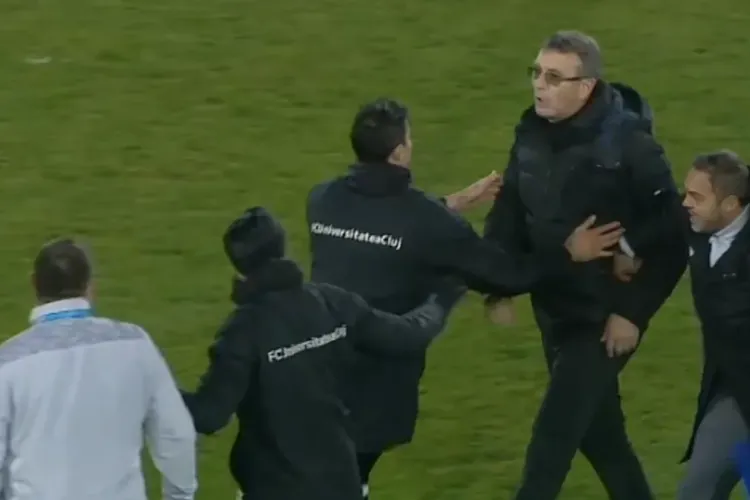 Eugen Neagoe a sărit să se bată cu Marius Croitoru, la finalul meciului U Cluj - FC Argeș
