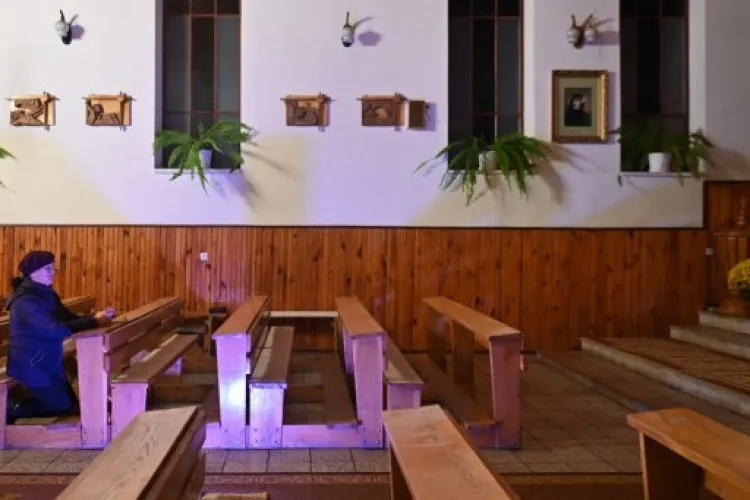 FOTO - În satul polonez lovit marți de rachetă domnește frica. Preotul ține slujbele în biserica goală, iar școala este închisă 