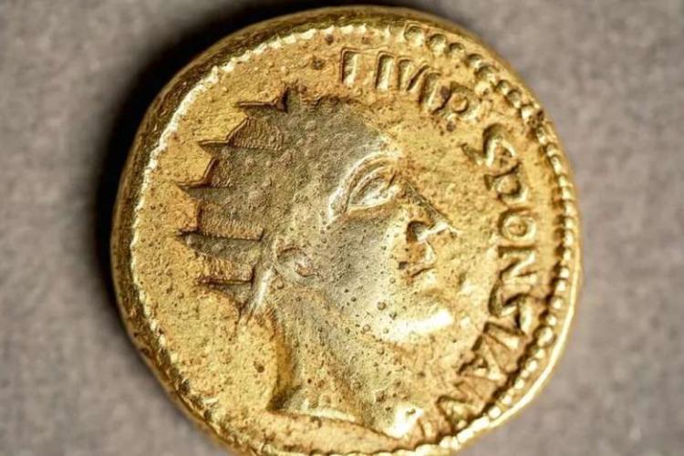 O monedă antică de aur, descoperită în Transilvania, dovedește că un împărat roman din Dacia a existat cu adevărat