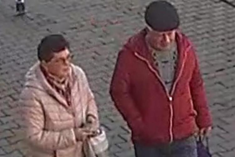 Doi bătrânei au furat aproape 2.000 de lei uitaţi de o persoană într-un bancomat