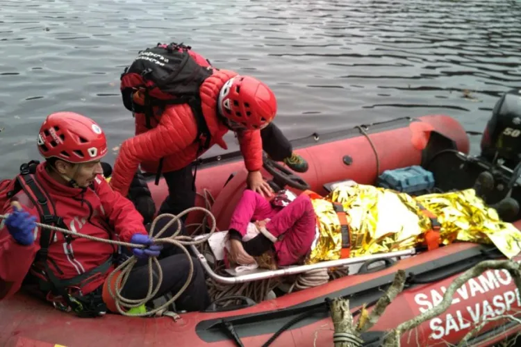 FOTO - Acțiune de salvare pe traseul Piatra lui Lucaci. Salvamontiștii au avut parte de o intervenție complexă