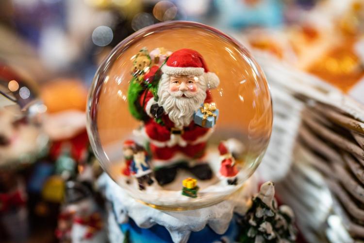Ţeparii fac bani buni pe seama lui Moş Crăciun! Cum sunt înșelați românii înainte de Sărbători