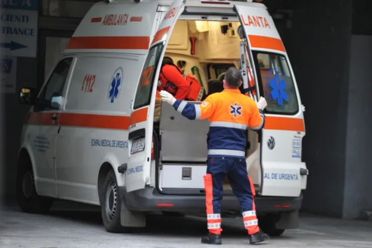 Trei elevi, la un pas de comă alcoolică. S-au oprit la un bar de lângă şcoală și au băut până li s-a făcut rău