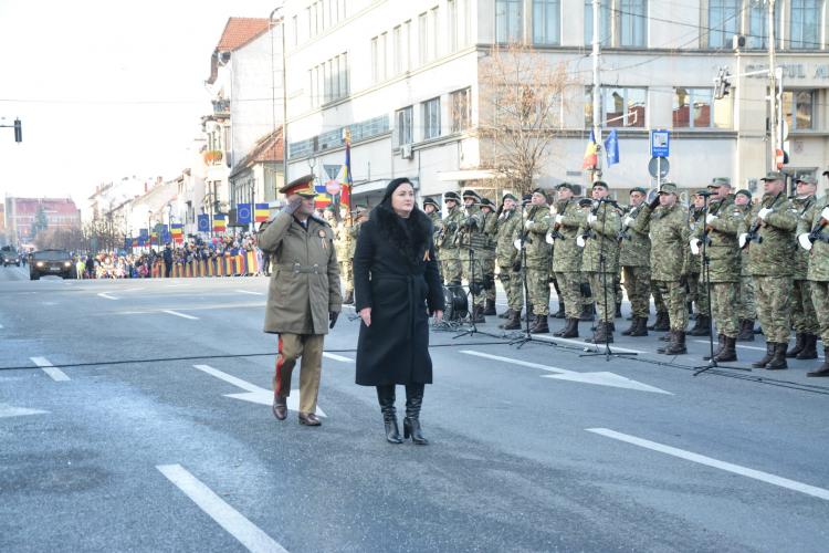 Defilare în Piața Avram Iancu, din Cluj-Napoca, de Ziua Națională a României - FOTO