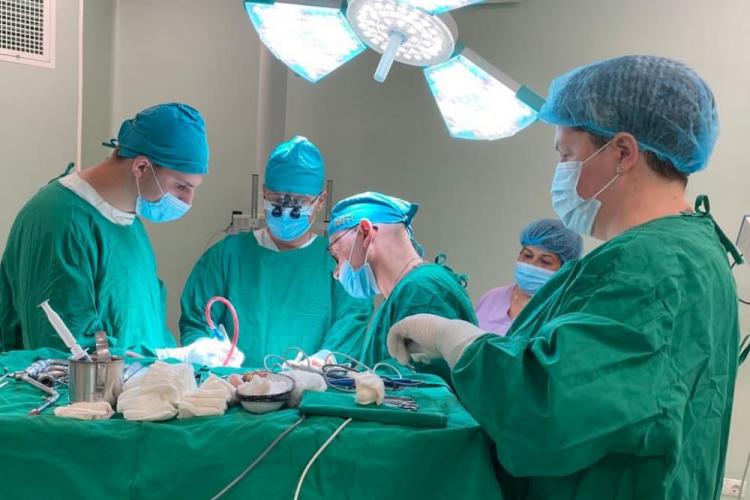Doi tineri, salvați la Cluj în urma unui transplant renal de la un donator minor. Au primit o nouă șansă la viață