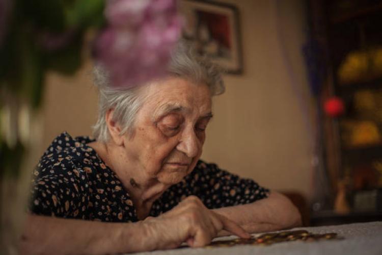 „Vai de ea țară”: Zeci de pensionari din România primesc doar 33 de lei pe zi după 40 de ani de muncă. „Rupem de aici, punem dincoace”