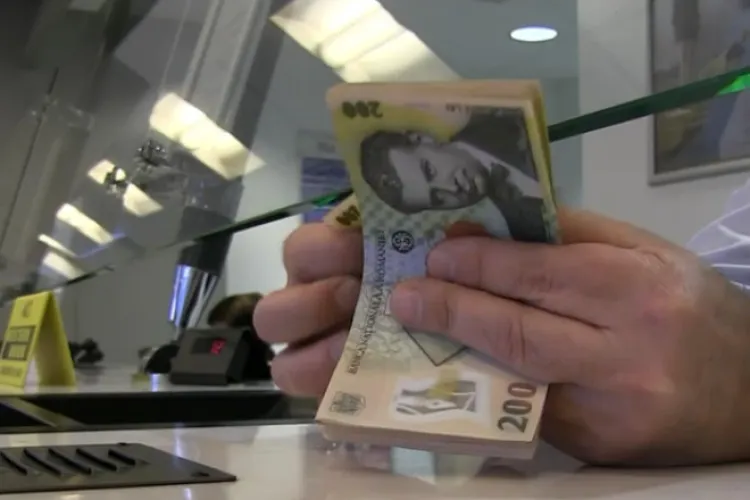 Românii au economisit mai puțin în anul 2022 din cauza scumpirilor și a inflației