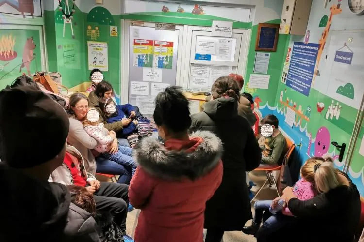 Înghesuială la UPU Pediatrie: Copiii bolnavi așteaptă 5 ore pentru un consult. Alin Tișe: „Îmi cer scuze mămicilor. Am cerut urgent măsuri”