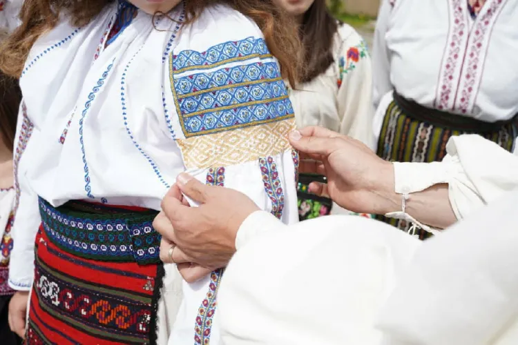 Veste bună chiar de Ziua Națională a României: Ia românească, cămașa cu altiță, a fost inclusă în Patrimoniul UNESCO