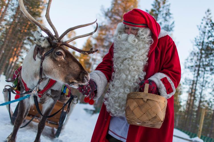 Cât costă o vacanţă de iarnă în Laponia, acasă la Moş Crăciun
