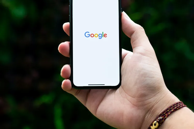 FOTO - Google și-a schimbat logo-ul de Ziua Națională a României. Vezi ce surpriză îi așteaptă pe cei care folosesc astăzi motorul de căutare