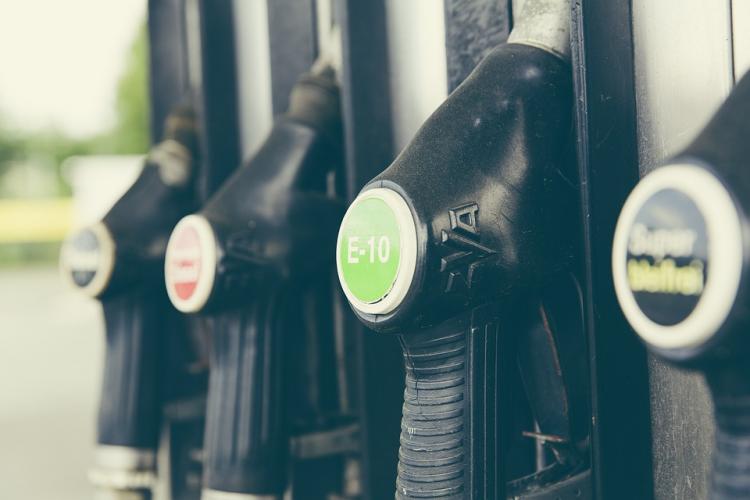 Prețul benzinei și al motorinei în Cluj-Napoca, 6 decembrie 2022: Carburnaţii mai ieftini, de Moş Nicolae