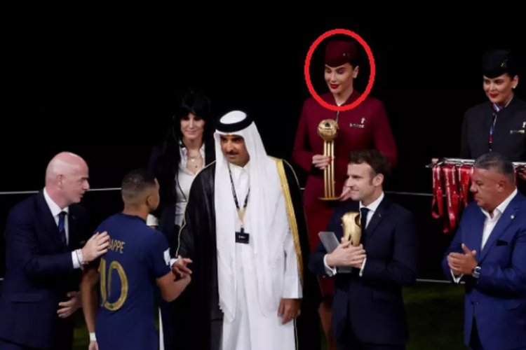 FOTO - Trofeul lui Lionel Messi, înmânat de o româncă. Cine este tânăra stewardesa care a fost pe scena Cupei Mondiale din Qatar