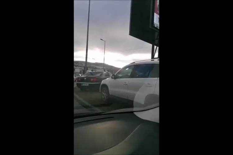 Parcarea de la VIVO Cluj e iarăși blocată: E cea mai ieftină distracție în acest Cluj! Târgul de Cărciun e scump și plictisitor - VIDEO