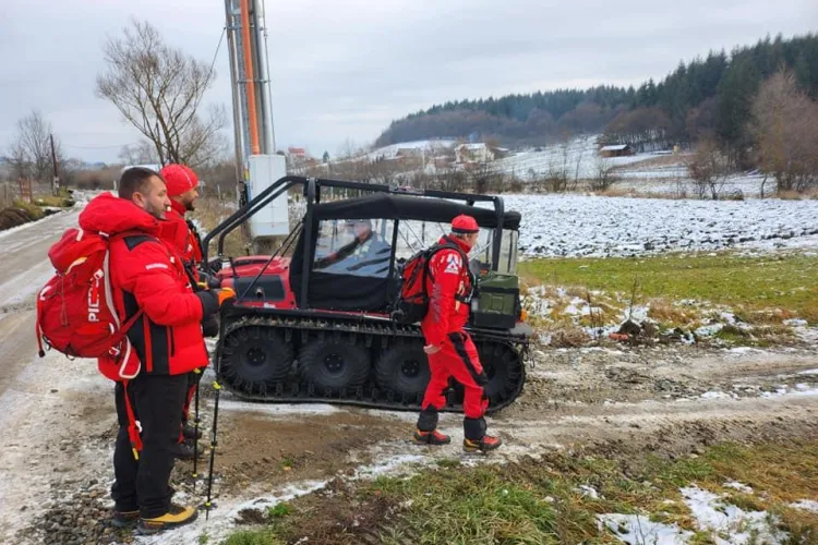 FOTO - Tânărul clujean dispărut ieri de la casa de vacanță din Sigmir, găsit fără suflare de salvamontiștii bistrițeni