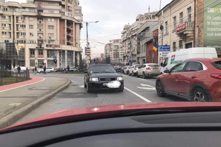 Haos în traficul clujean, înainte de Sărbători. A intrat pe contrasens în Piața Cipariu: „Am mai văzut românești, dar asta le întrece pe toate”