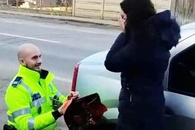 Un poliţist din Câmpia Turzii şi-a ”amendat” iubita cu o cerere în căsătorie