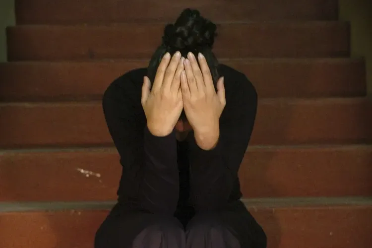 Clipe de groază trăite de o femeie înainte de Crăciun: Sechestrată şi agresată de șapte indivizi, într-o casă din Târgu Mureș