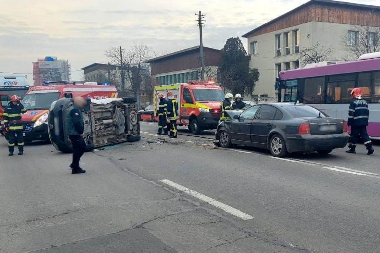 ACCIDENT cu două mașini pe strada Câmpina din Cluj-Napoca! Intervin două autospeciale cu modul de descarcerare și un echipaj SMURD