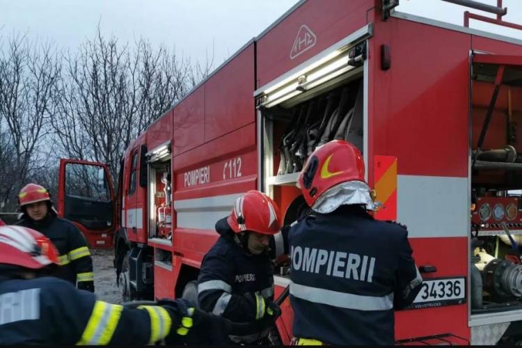 Incendiu puternic într-un garaj din Florești! Un tânăr de 19 ani și o femeie, consultați de medici