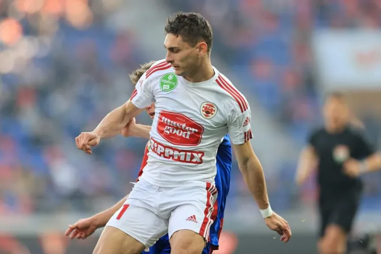 Un jucător român revine la CFR Cluj de la clubul maghiar Kisvarda. Campioana a mai rezolvat un transfer