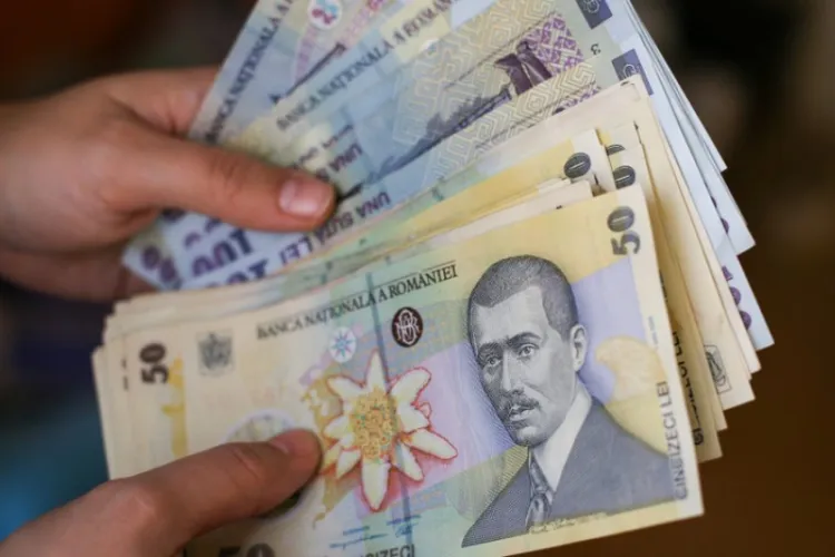 Din cauza pandemiei și crizei energetice, românii țin banii la saltea. Ce investiții se fac în anul 2023