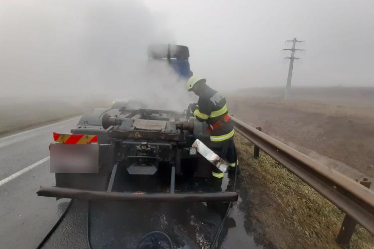 Turda - Pompierii au salvat un camion care a fost cuprins de flăcări - FOTO
