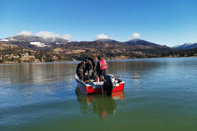 Tânărul dispărut în lacul Colibița a fost găsit. Nu s-a mai putut face nimic pentru el